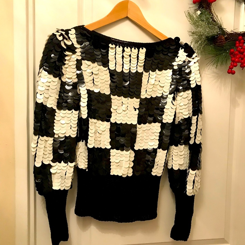 Be 🌟Vintage Nannell women's long sleeve sweater with black and white sequences